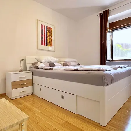 아파트 Gorisek Mit Meerblick By Interhome